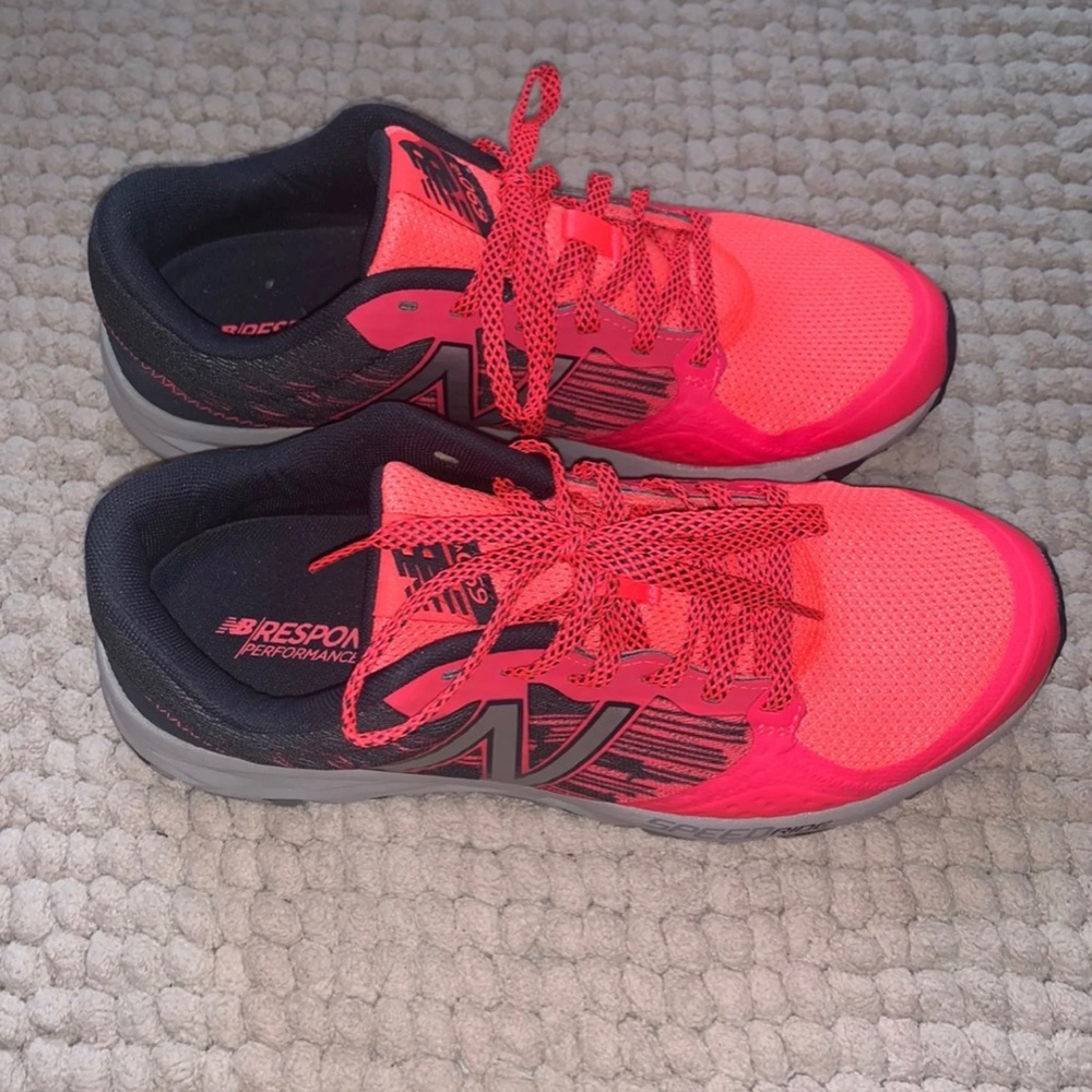 New Balance T690 V2 - Womens Running Shoes Guava
